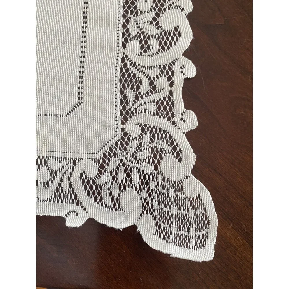 Vintage 1980s Ivory Lace Leaves Rectangle Tablecloth Cottage Farmhouse 26